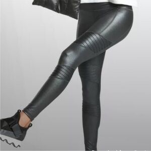 Athlete Inclination Moto Shimmer Tight in Powervita